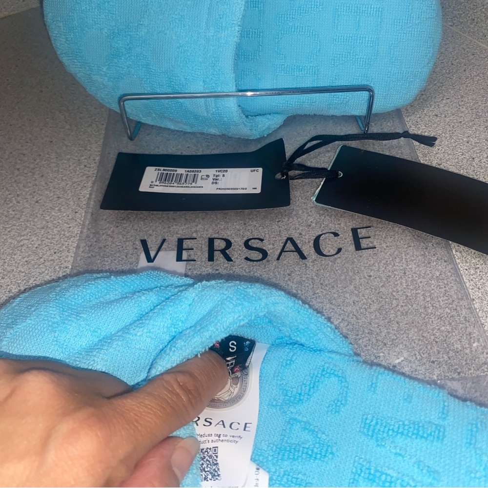 Versace S(5-6) La Vacanza Blue Bath Polka Dot Spa Slippers Terry Jacquard NWT - Picture 5 of 9